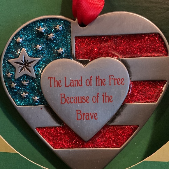 NWT Gloria Duchin Patriotic collectible Christmas ornament. 2 1/2” x 2 1/2” - Picture 2 of 5